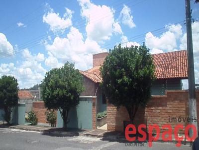 Casa para Venda, em Pará de Minas, bairro São José, 3 dormitórios, 2 banheiros, 1 suíte