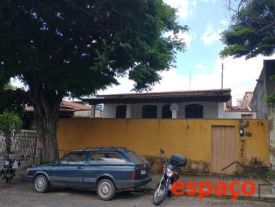 Casa para Venda, em Pará de Minas, bairro São Francisco, 3 dormitórios, 2 banheiros